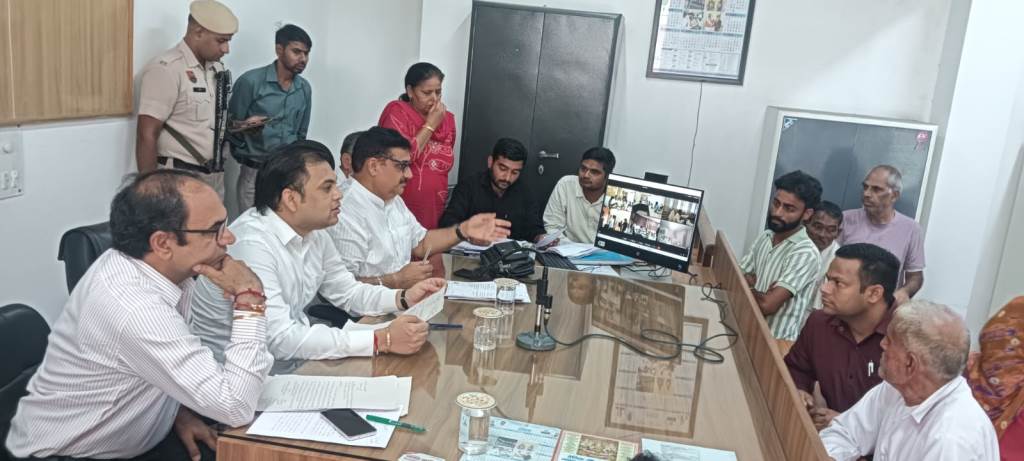 Satish Khola and DC Rahul Narwal Hear Citizens Grievances at Redressal Camp